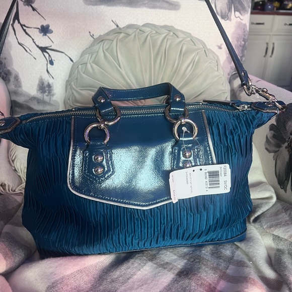 🎁COACH-BEAUTIFUL HAND BAG NEW🎁THIS COLOR IS AMAZING. NWT 🎁 - Picture 8 of 13